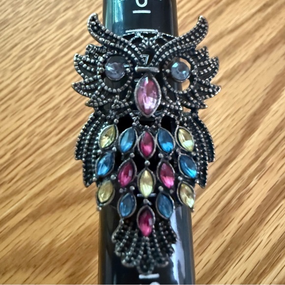Owl ring with stretchy band colored rhinestones EUC - Picture 2 of 9